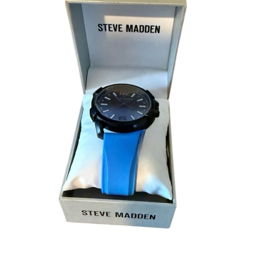 STEVE MADDEN New In Box Men’s Blue Silicone and Black Alloy Metal Watch